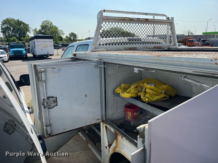 image for item DM4965 2002 Ford F450 Super Duty XL  Crew Cab utility / service truck