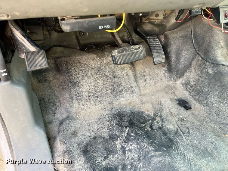 image for item DM4965 2002 Ford F450 Super Duty XL  Crew Cab utility / service truck