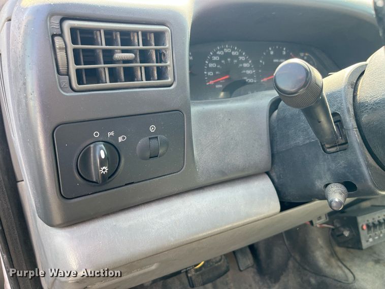 image for item DM4965 2002 Ford F450 Super Duty XL  Crew Cab utility / service truck