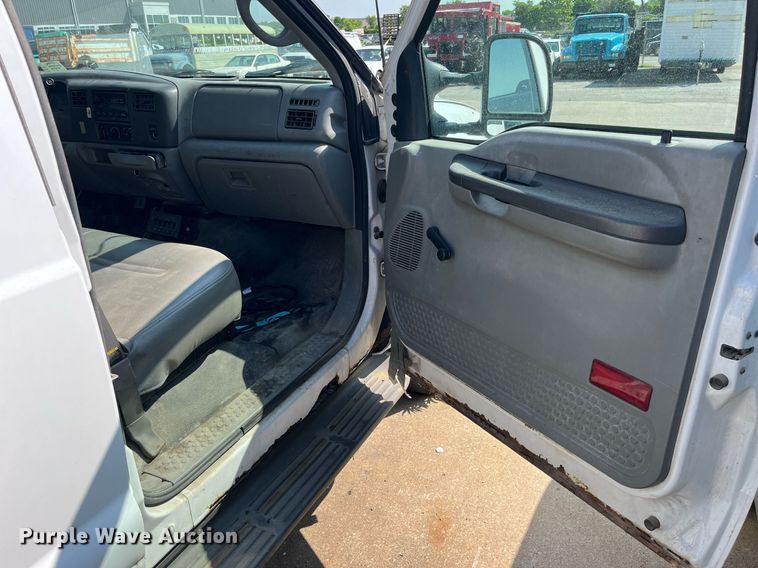 image for item DM4965 2002 Ford F450 Super Duty XL  Crew Cab utility / service truck