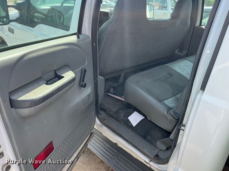 image for item DM4965 2002 Ford F450 Super Duty XL  Crew Cab utility / service truck