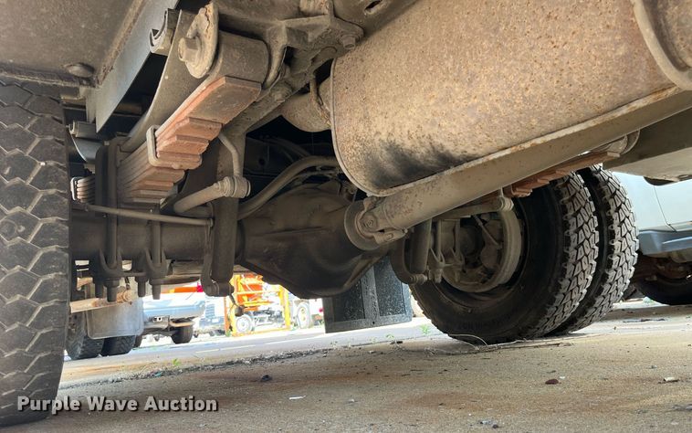 image for item DM4965 2002 Ford F450 Super Duty XL  Crew Cab utility / service truck