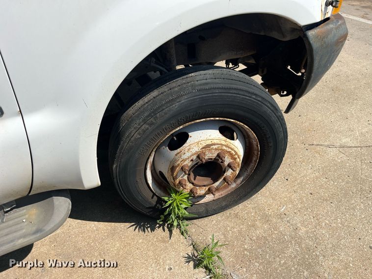 image for item DM4965 2002 Ford F450 Super Duty XL  Crew Cab utility / service truck