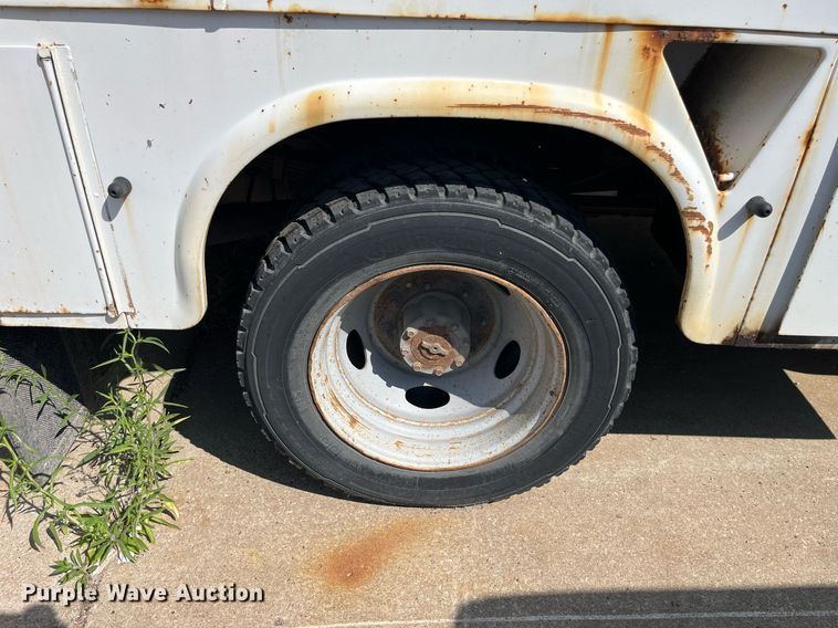 image for item DM4965 2002 Ford F450 Super Duty XL  Crew Cab utility / service truck