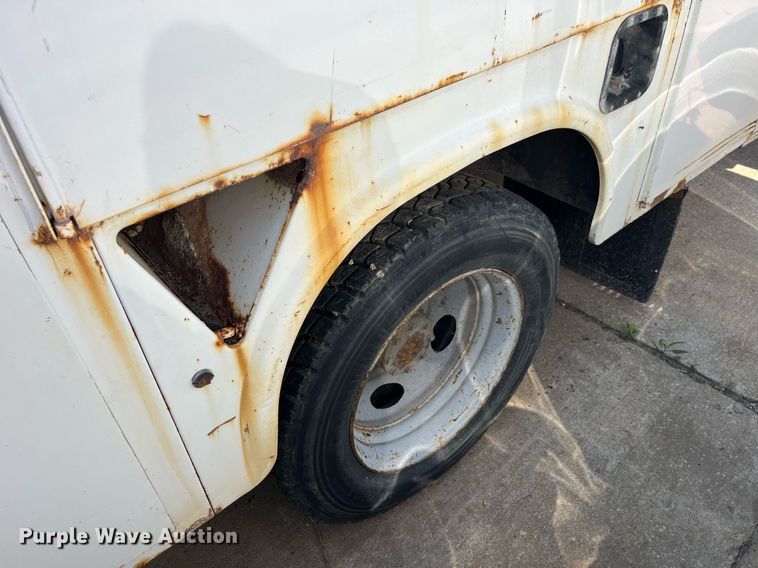 image for item DM4965 2002 Ford F450 Super Duty XL  Crew Cab utility / service truck