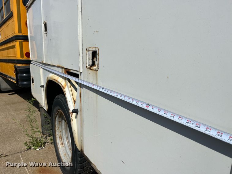 image for item DM4965 2002 Ford F450 Super Duty XL  Crew Cab utility / service truck