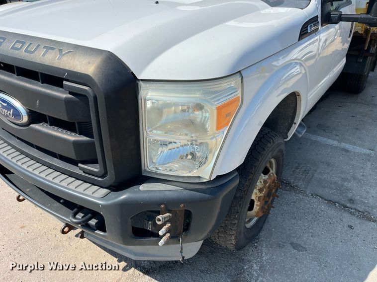 image for item DM4967 2011 Ford F350 Super Duty XL  dump bed pickup truck