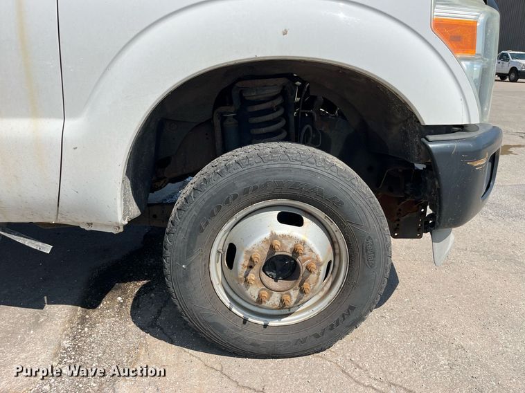 image for item DM4967 2011 Ford F350 Super Duty XL  dump bed pickup truck