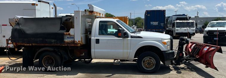 image for item DM4968 2011 Ford F350 Super Duty XL  dump bed pickup truck