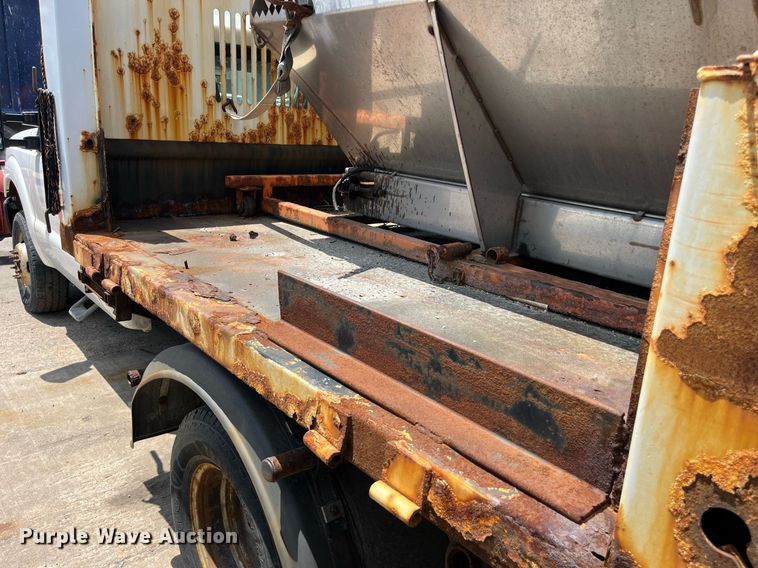 image for item DM4968 2011 Ford F350 Super Duty XL  dump bed pickup truck