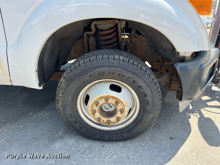 image for item DM4970 2011 Ford F350 Super Duty XL  dump bed pickup truck