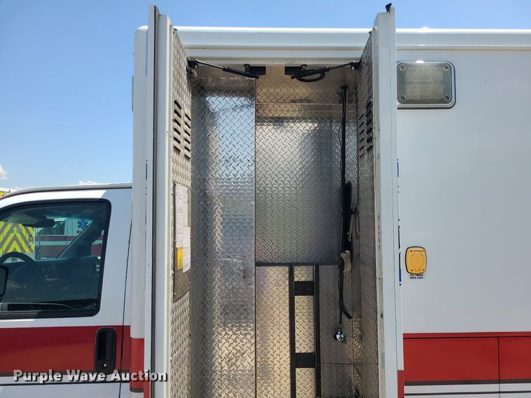 image for item DM4977 2016 Chevrolet Express G4500  ambulance