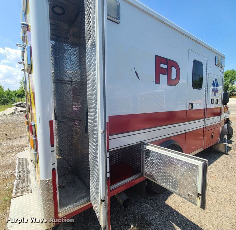 image for item DM4979 2016 Chevrolet Express G4500  ambulance