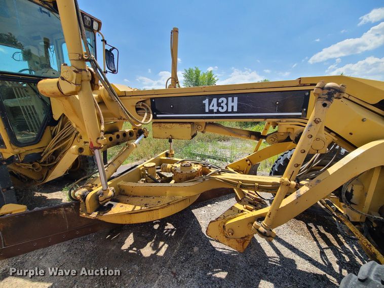 image for item DM4982 1999 Caterpillar 143H  motor grader