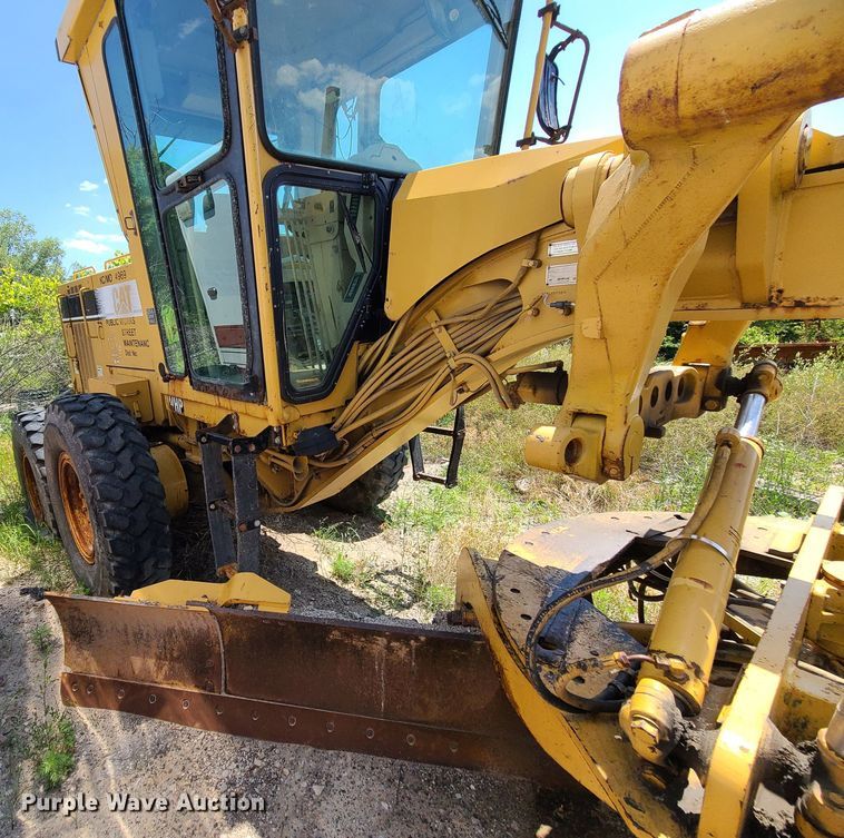 image for item DM4982 1999 Caterpillar 143H  motor grader