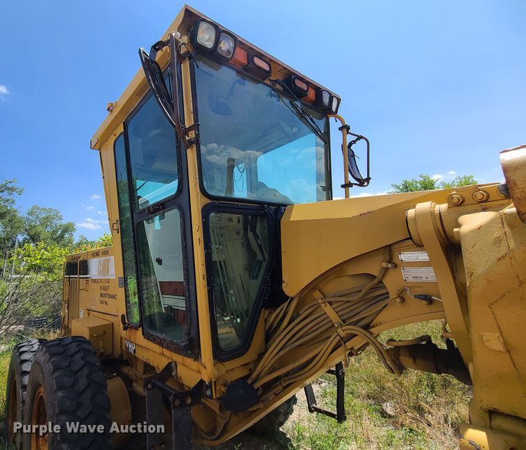 image for item DM4982 1999 Caterpillar 143H  motor grader