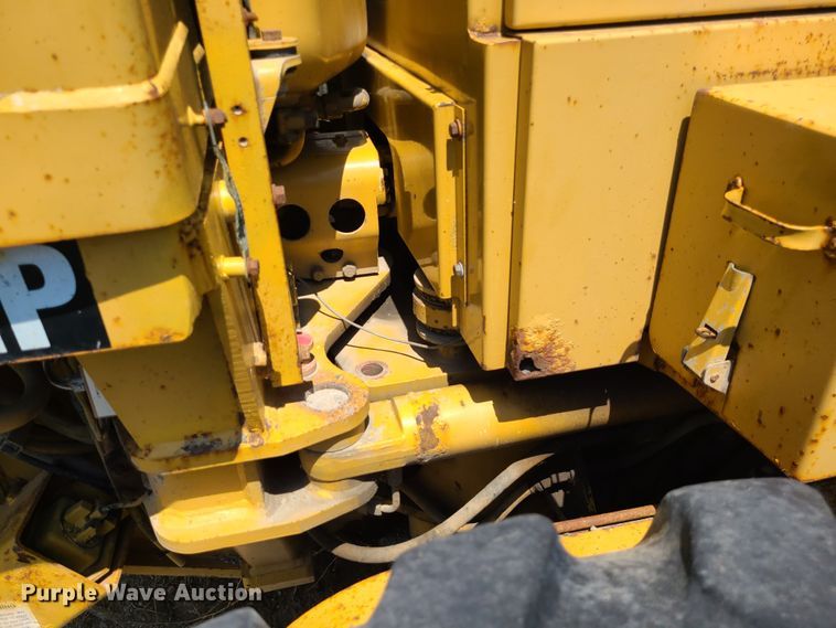 image for item DM4982 1999 Caterpillar 143H  motor grader