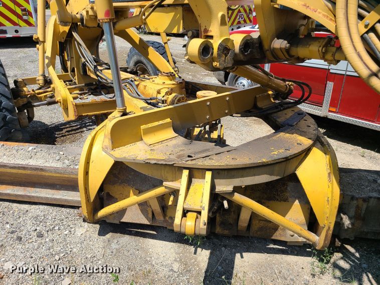 image for item DM4982 1999 Caterpillar 143H  motor grader