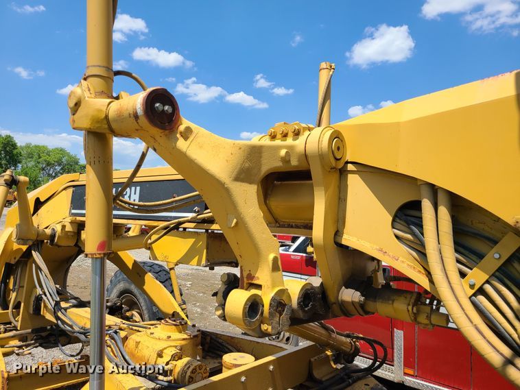 image for item DM4982 1999 Caterpillar 143H  motor grader