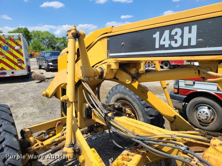 image for item DM4982 1999 Caterpillar 143H  motor grader