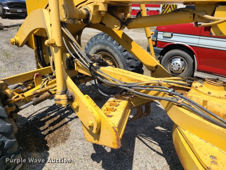 image for item DM4982 1999 Caterpillar 143H  motor grader