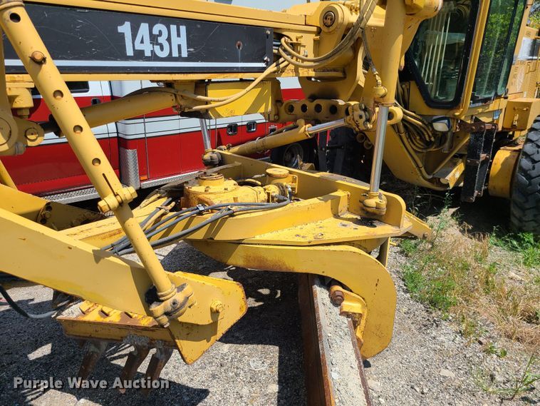 image for item DM4982 1999 Caterpillar 143H  motor grader