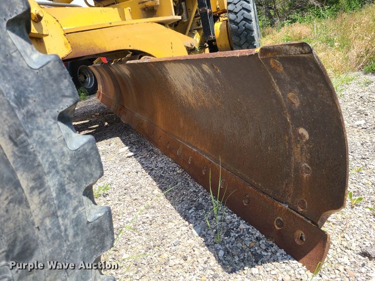 image for item DM4982 1999 Caterpillar 143H  motor grader