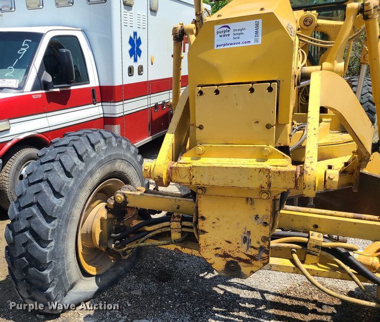 image for item DM4982 1999 Caterpillar 143H  motor grader