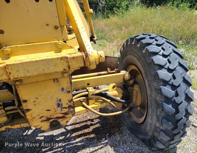 image for item DM4982 1999 Caterpillar 143H  motor grader