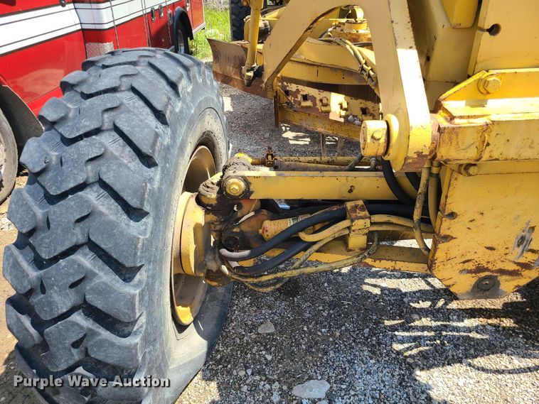 image for item DM4982 1999 Caterpillar 143H  motor grader