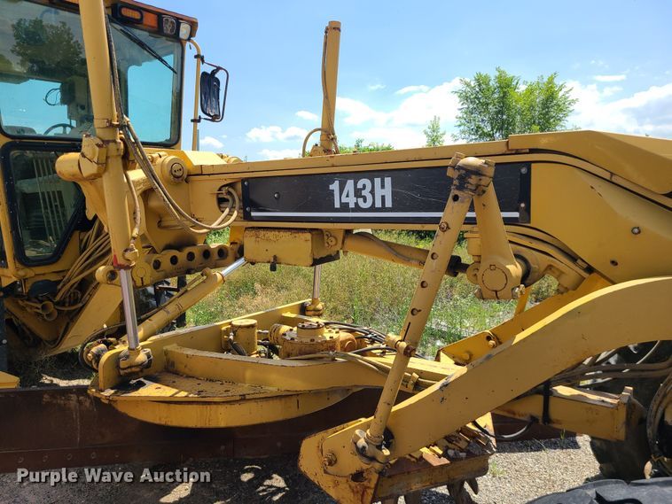 image for item DM4982 1999 Caterpillar 143H  motor grader