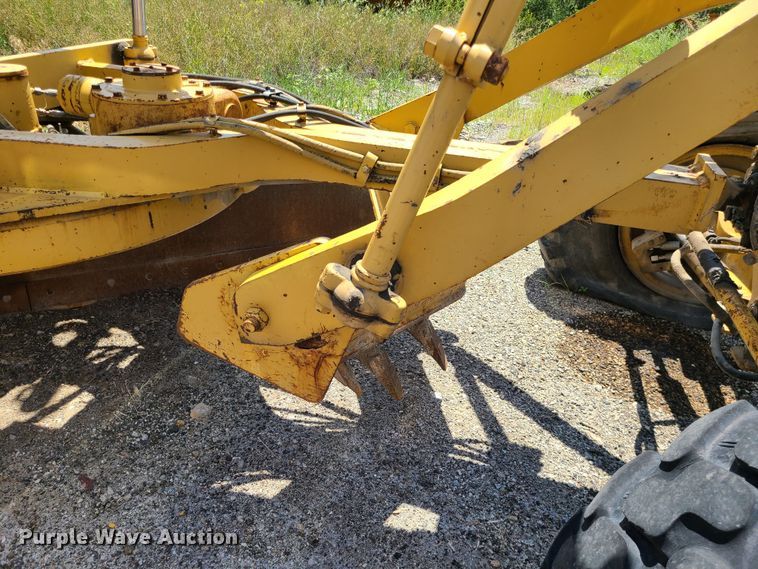 image for item DM4982 1999 Caterpillar 143H  motor grader