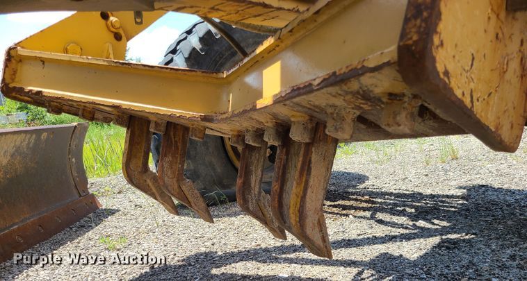 image for item DM4982 1999 Caterpillar 143H  motor grader