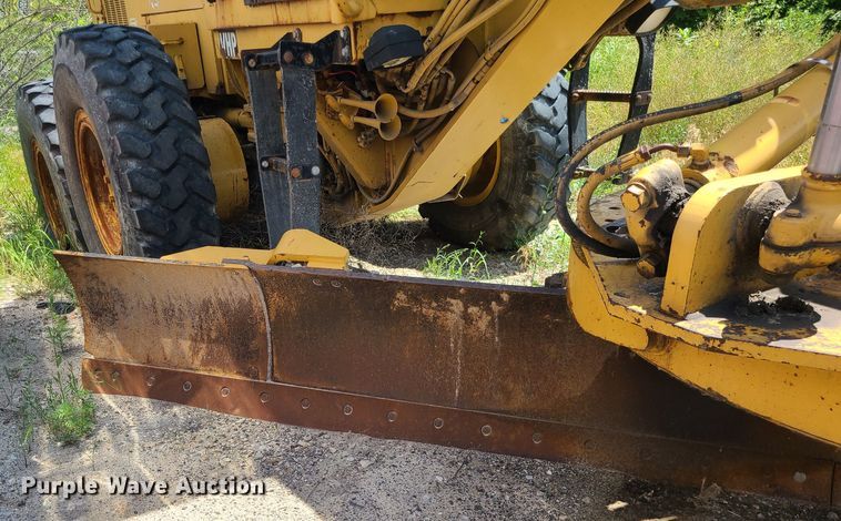 image for item DM4982 1999 Caterpillar 143H  motor grader