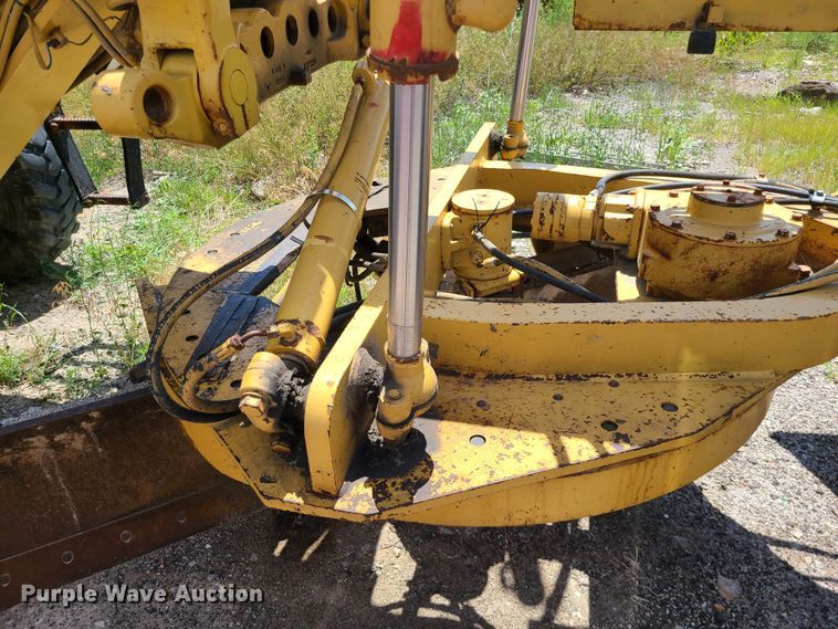 image for item DM4982 1999 Caterpillar 143H  motor grader