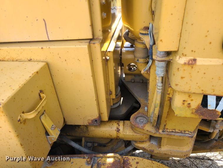 image for item DM4982 1999 Caterpillar 143H  motor grader