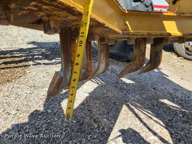 image for item DM4982 1999 Caterpillar 143H  motor grader