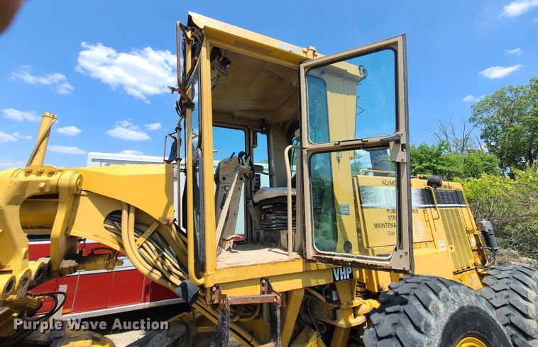 image for item DM4982 1999 Caterpillar 143H  motor grader