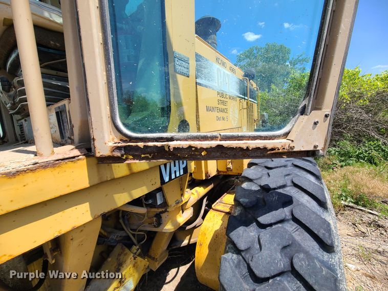 image for item DM4982 1999 Caterpillar 143H  motor grader