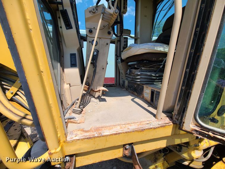 image for item DM4982 1999 Caterpillar 143H  motor grader