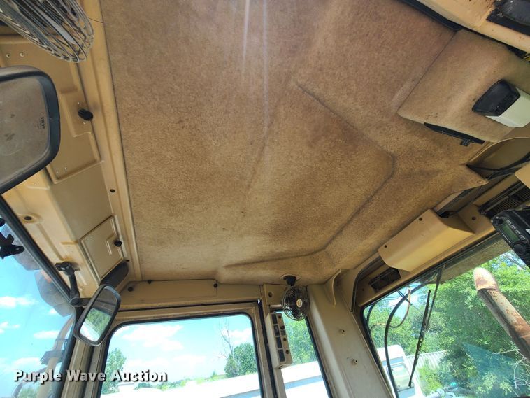 image for item DM4982 1999 Caterpillar 143H  motor grader