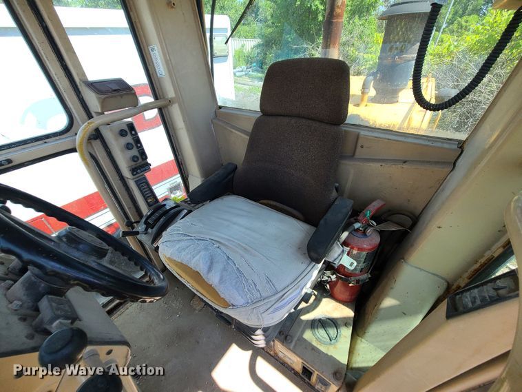 image for item DM4982 1999 Caterpillar 143H  motor grader