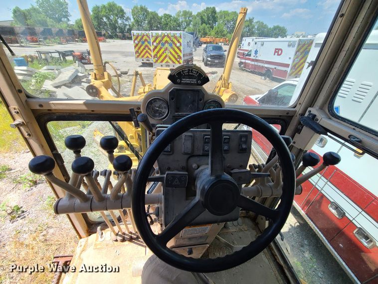 image for item DM4982 1999 Caterpillar 143H  motor grader