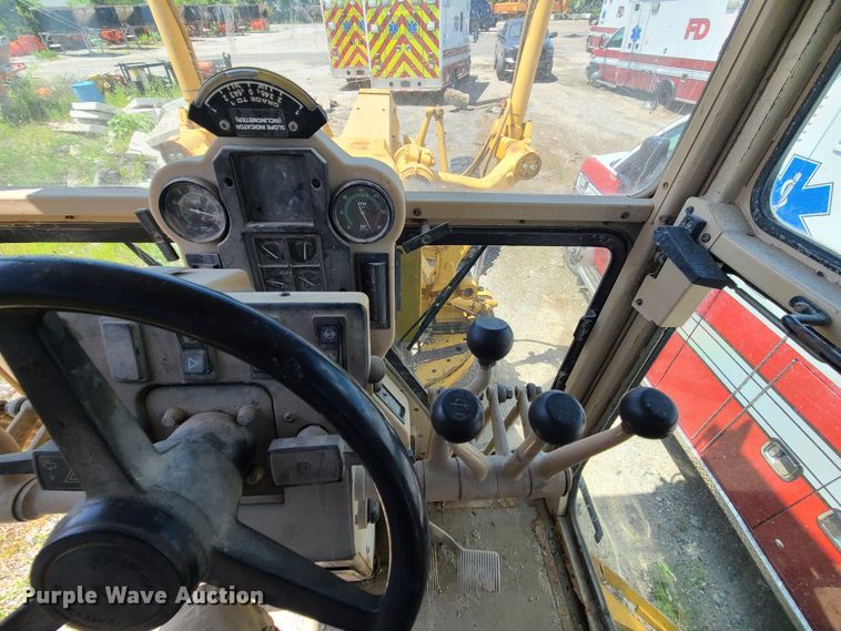 image for item DM4982 1999 Caterpillar 143H  motor grader