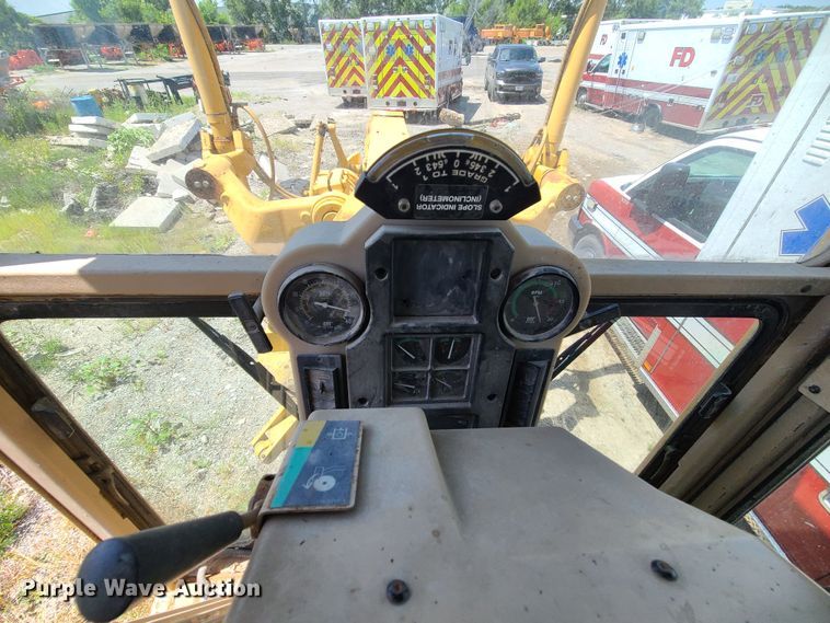 image for item DM4982 1999 Caterpillar 143H  motor grader