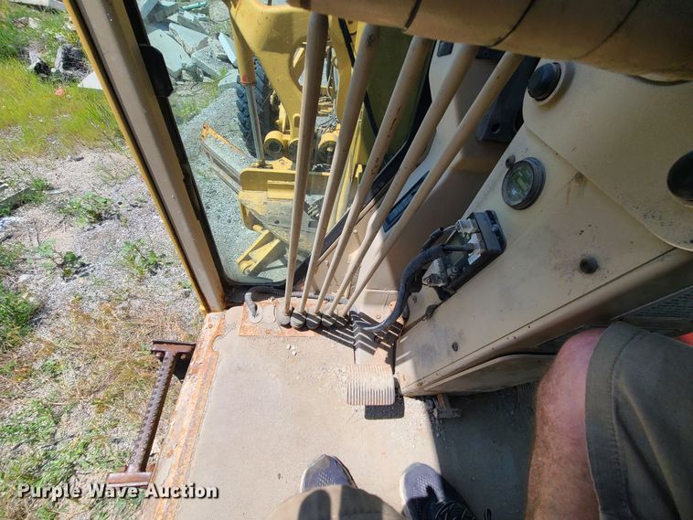 image for item DM4982 1999 Caterpillar 143H  motor grader