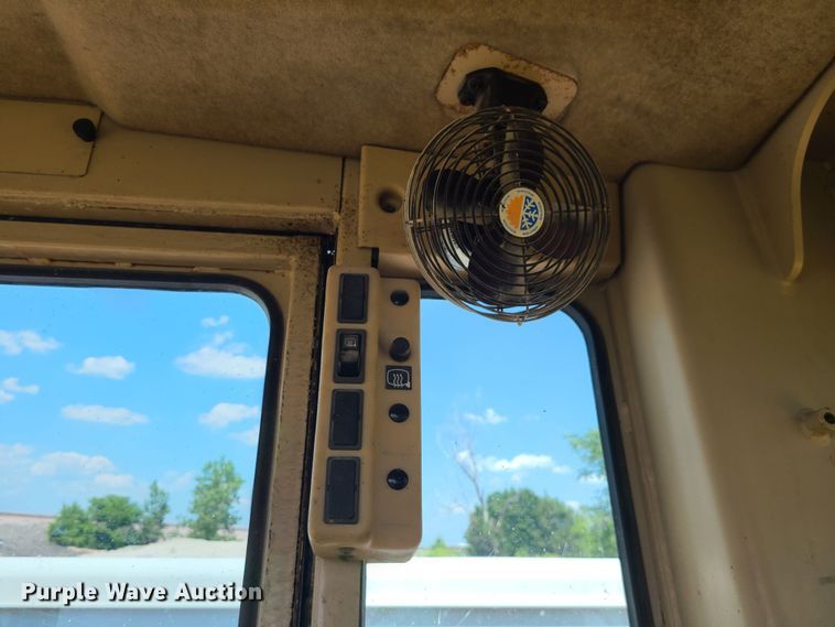 image for item DM4982 1999 Caterpillar 143H  motor grader