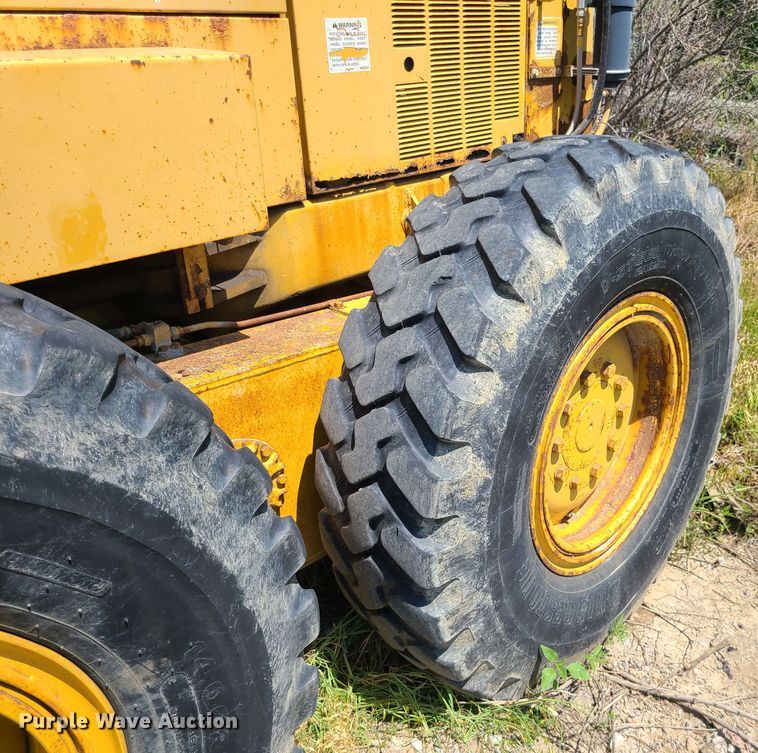 image for item DM4982 1999 Caterpillar 143H  motor grader