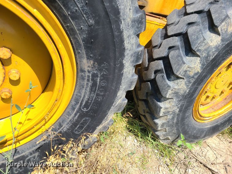 image for item DM4982 1999 Caterpillar 143H  motor grader