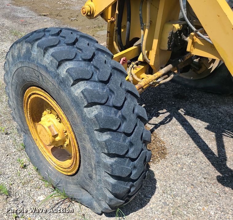 image for item DM4982 1999 Caterpillar 143H  motor grader